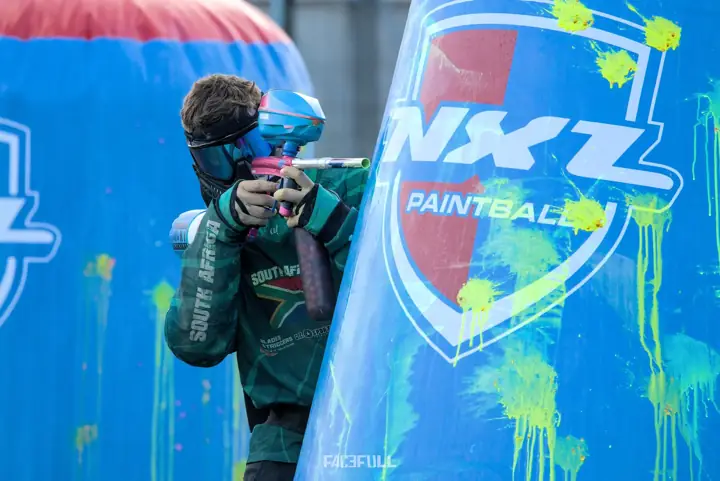 South African player aiming from behind a bunker